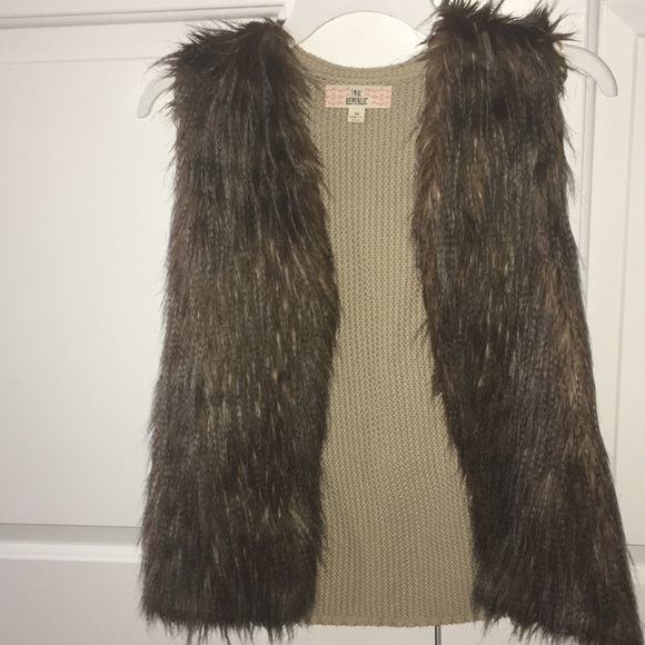 Faux fur vest - Picture 1 of 2